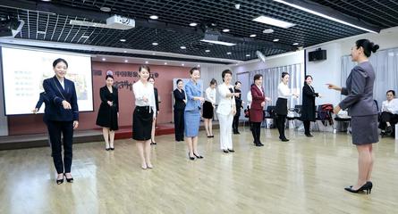 全國最專業(yè)的禮儀培訓(xùn)師課程及會(huì)議展覽服務(wù)指南